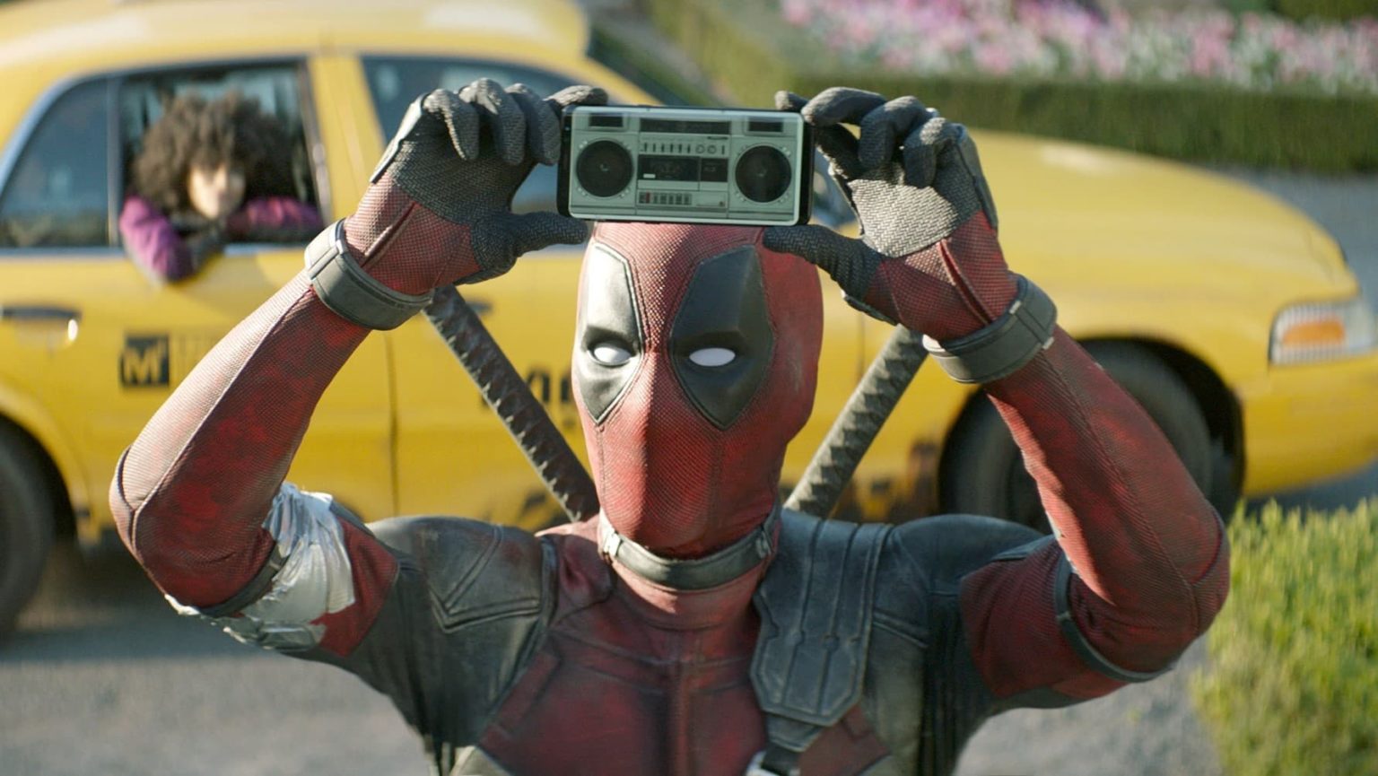 Ryan Reynolds Very Much Wants Marvel To Let Deadpool Be Bisexual 