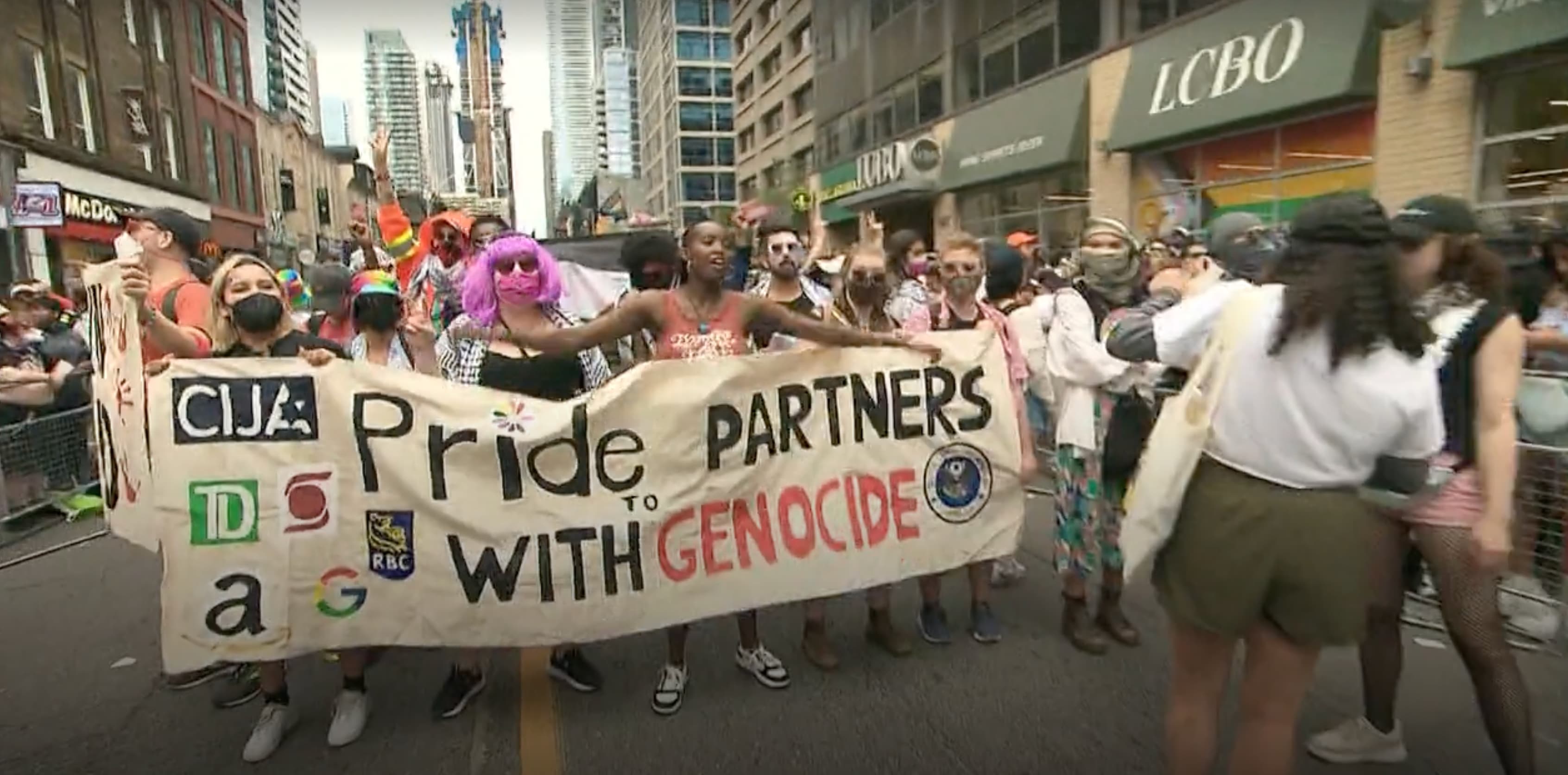 Protestors block the 2024 Toronto Pride Parade - Screenshot: CP24.com
