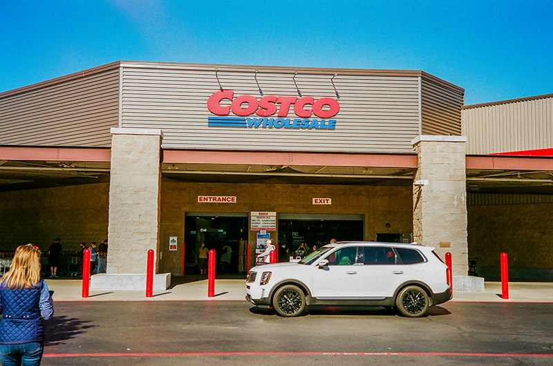 Costco - Photo: Grant Beirute via Unsplash